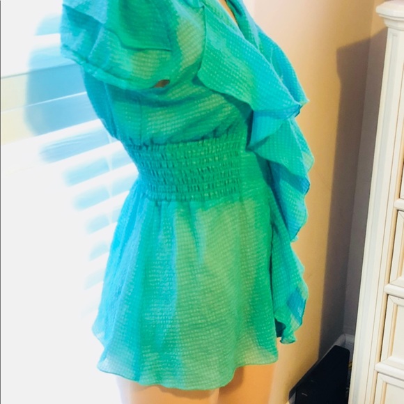 Ruffle top💚 - Picture 4 of 5